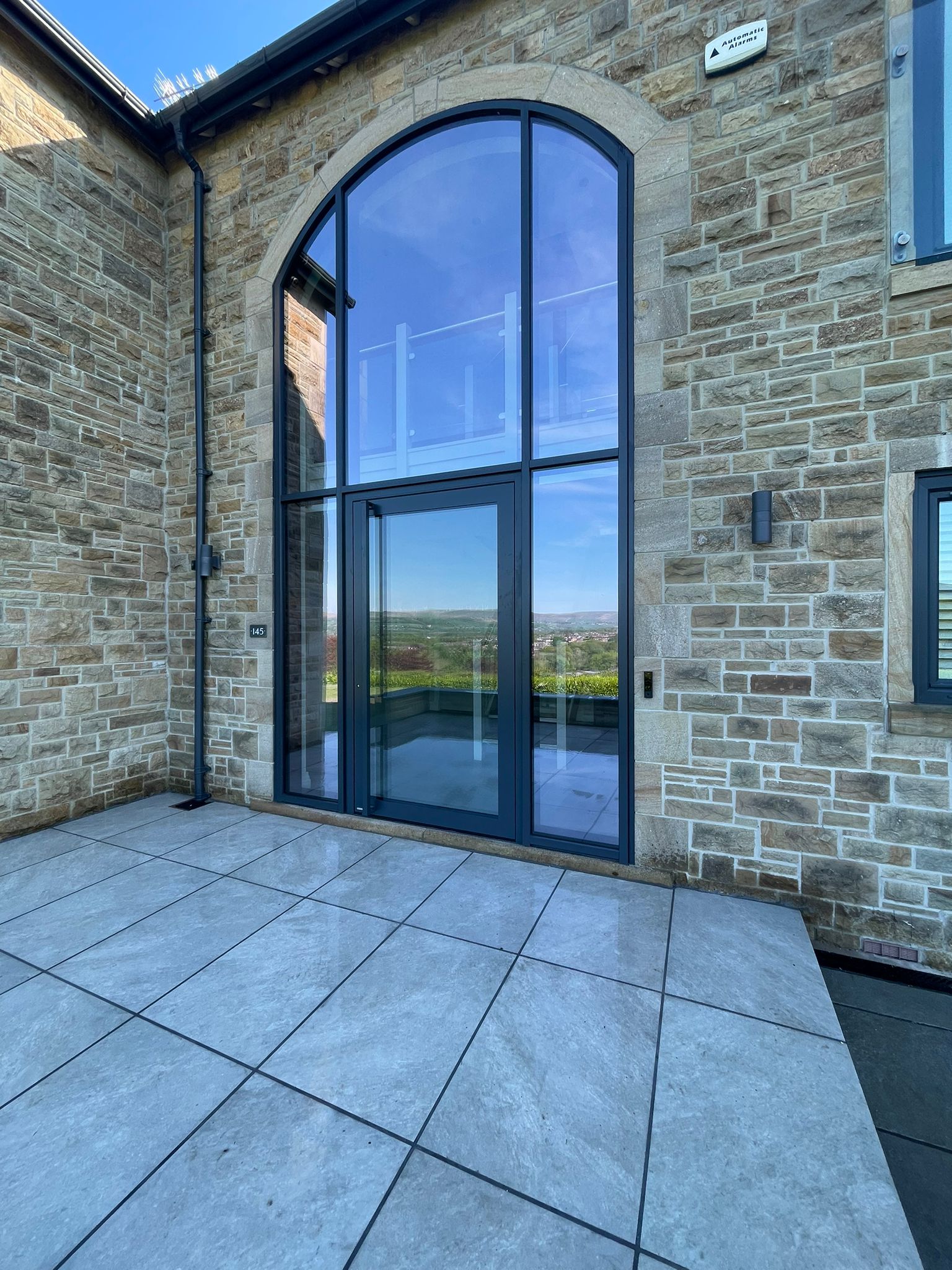 Glazed curtain wall - external image